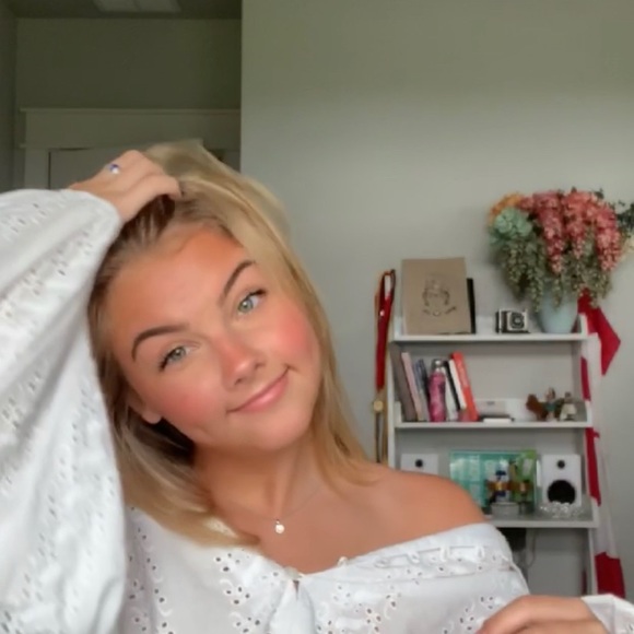 Meet your Posher, Macy - Picture 2 of 4